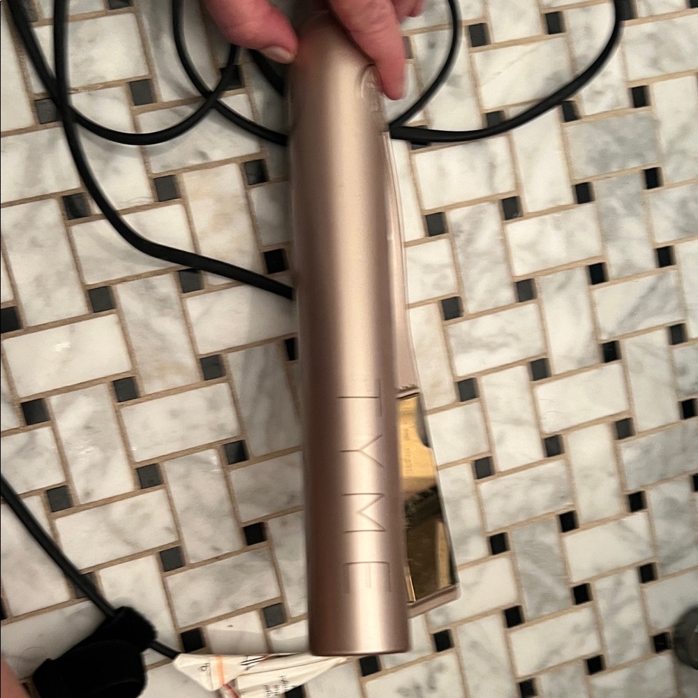 TYME Hair Styling Tool in Metallic Gold